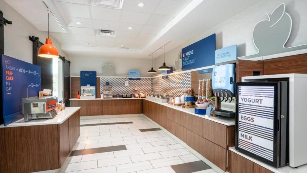 Holiday Inn Express & Suites - Nashville Metrocenter Downtown By Ihg Ngoại thất bức ảnh